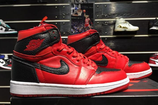 Air Jordan 1 Mid Reverse Banned